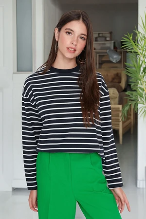 Trendyol Navy Blue Striped Oversize/Wide Cut Crew Neck Thin Knitted Sweatshirt