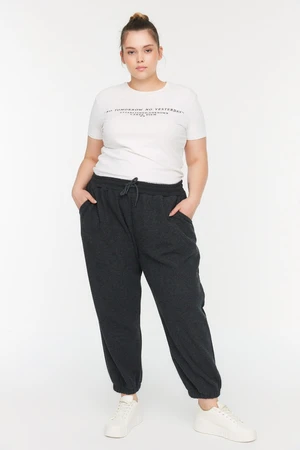 Pletené tepláky Trendyol Curve Anthracite Thin Jogger