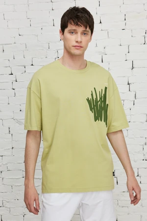 AC&Co / Altınyıldız Classics Men's Green Oversized Loose Fit 100% Cotton Crew Neck Printed T-Shirt.