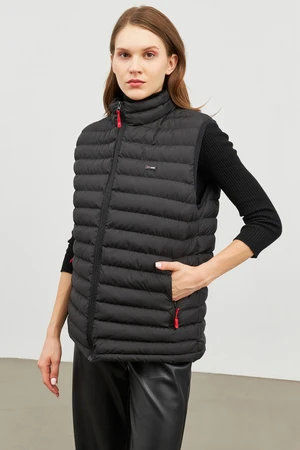 D1fference Women's Regular Fit Black Inflatable Vest With Lined Waterproof And Windproof.