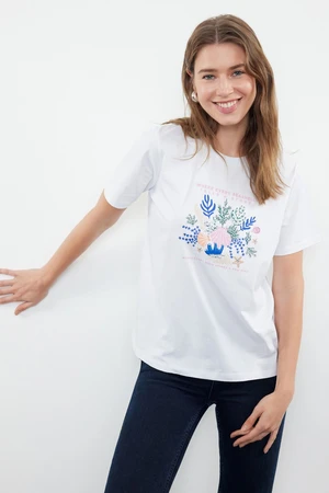 Trendyol White Printed and Stone Embroidered Regular/Normal Pattern Knitted T-Shirt