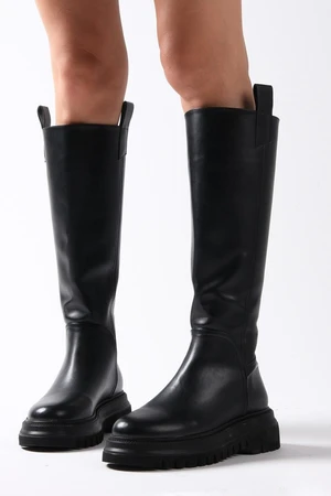 Mio Gusto Black Color Leather and Shearling Lined Women's Boots with Zipper at the Back.