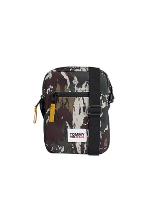 Tommy Jeans Taška - TJM URBAN ESS REPORTER CAMO vzorovaná