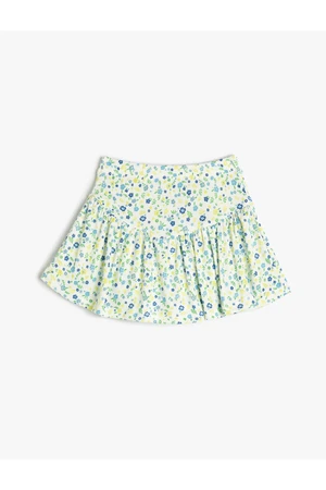 Koton Shorts with a skirt with floral ruffles and an elasticated waist with a ribbed waist.