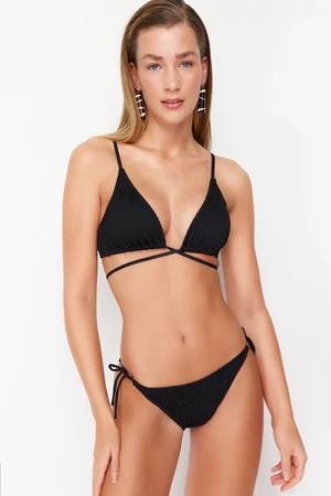 Trendyol Čierny Trojuholník Gippie Bikini Top