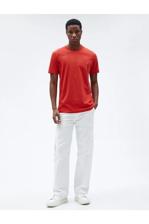 Koton Basic T-shirt with a Crew Neck Short Sleeves, Slim Fit.