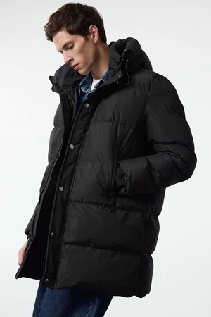 Trendyol Black Regular Fit Hooded Puffer Winter Coat with Zipper Pocket