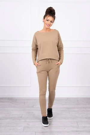 Set with oversized camel blouse