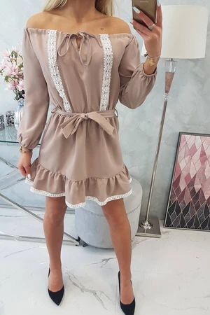 Dress on the shoulders and lace beige