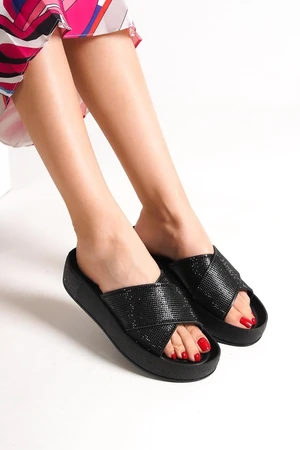 Capone Outfitters Capone Cross Stony Banded Stitched Detailed Wedge Heel Women's Slippers.