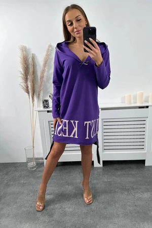 Dress with a hood and a print of dark purple color