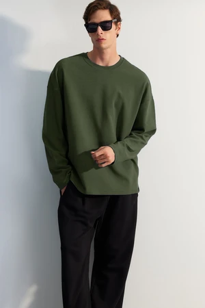 Trendyol Khaki Oversize/Wide Cut Limited Edition 100% Cotton Sweatshirt with Textured Label