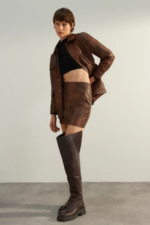 Trendyol hnedá prémiová vysoko kvalitná mini sukňa z umelej kože s tkaným vzorom