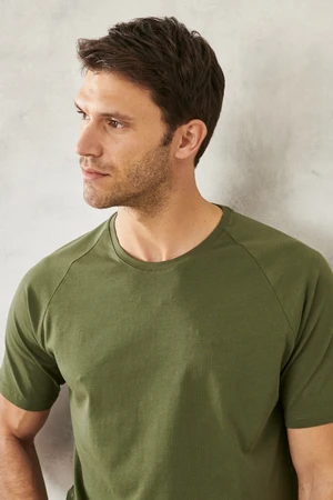 AC&Co / Altınyıldız Classics Men's Khaki Long Fit Crew Neck Short Sleeve Cotton T-Shirt.