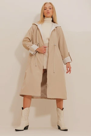 Trend Alaçatı Stili Women's Beige Inner Line Block And Lined Waist Belt Hooded Zippered Trench Coat