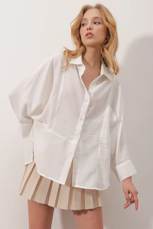 Trend Alaçatı Stili Women's White Single Pocket, Stitching Detail Bat Sleeve Oversized Linen Shirt