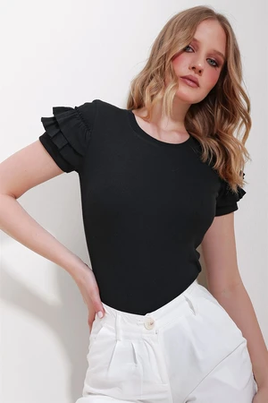 Trend Alaçatı Stili Women's Black Crew Neck Tiered Flounce Sleeve Blouse