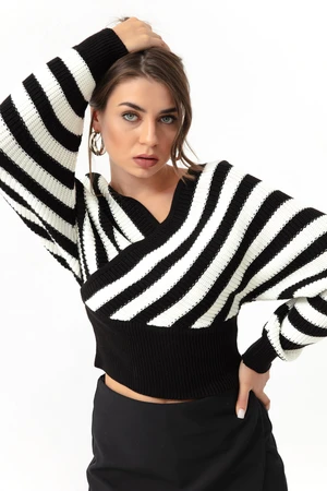 Lafaba Women's Black Double Breasted Collar Striped Knitwear Sweater