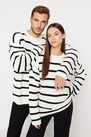 Trendyol Ecru Unisex Oversize Fit Wide Fit Crew Krk Pruhovaný pletený sveter