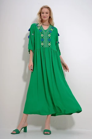 Trend Alaçatı Stili Women's Green V-Neck Embroidered Tassel Detailed Woven Dress