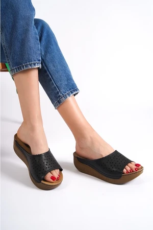 Capone Outfitters Anatomical Soft Comfortable Sole, Wedge Heels Mommy Slippers.