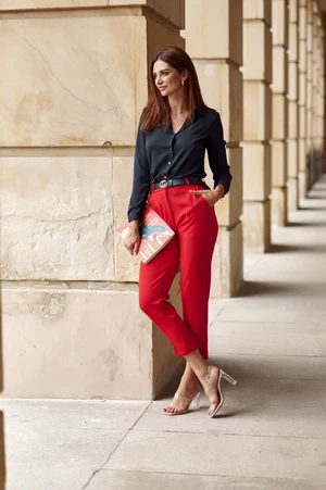 Elegant trousers with red ruching