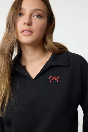 Trendyol Black Heart Embroidered Oversize/Wide Pattern Thessaloniki Polo Collar Knitted Sweatshirt