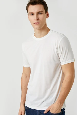 Koton Basic T-shirt Crew Neck Short Sleeves Label Detailed