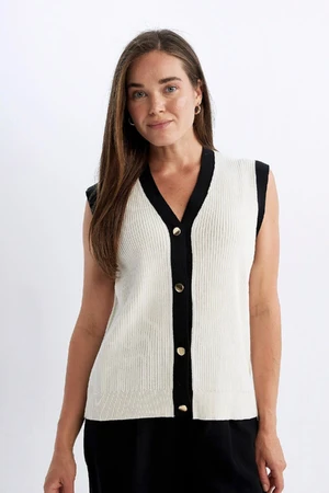 DEFACTO Regular Fit V Neck Buttoned Classic Knit Vest