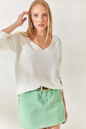 Olalook White V-Neck Loose Knitwear Blouse