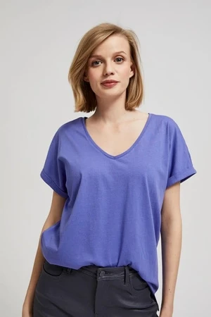 Cotton T-shirt with V-neck.