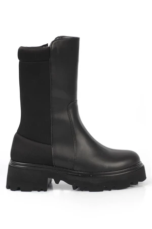 Capone Outfitters Capone Women's Round Toe Boots with Zipper in the Side and Arrow Sole.