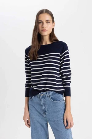 DEFACTO Regular Fit Soft Textured Crew Neck Striped Basic Plain Knitwear Sweater