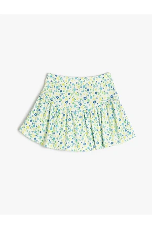 Koton Shorts with a skirt with floral ruffles and an elasticated waist with a ribbed waist.