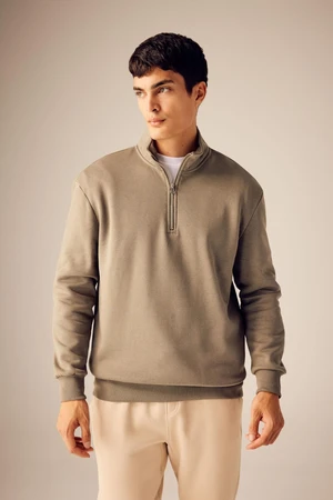 DEFACTO Comfort Fit Zippered Stand-up Collar Sweatshirt