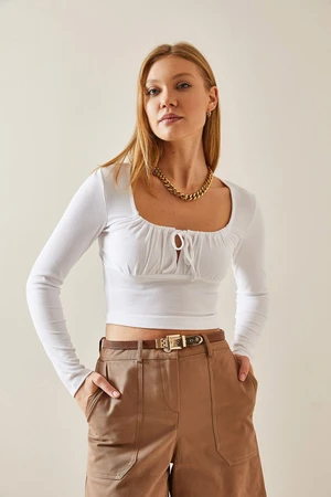 XHAN White U Neck Laced Camisole Crop Blouse