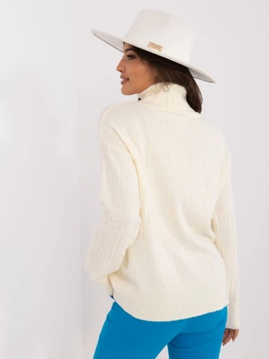 Ecru turtleneck with long sleeves