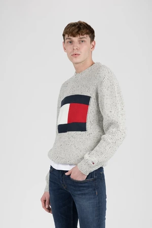 Tommy Jeans Sveter - TJM TOMMY FLAG SWEATER svetlosivý