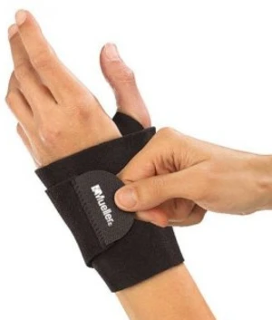 Mueller Wrap. Wrist Support Bandáž na zápěstí