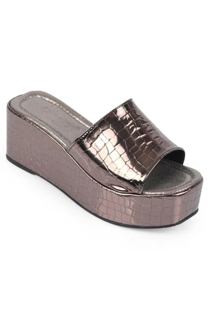 Capone Outfitters Capone Wedge Heel Single Strap Patent Leather Platinum Women's Flatform Slippers