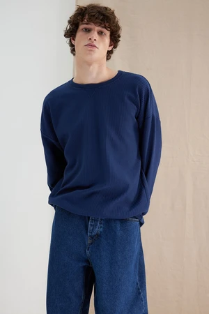 Trendyol Navy Blue Oversize/Wide Cut Textured Collar Detailed Sweatshirt