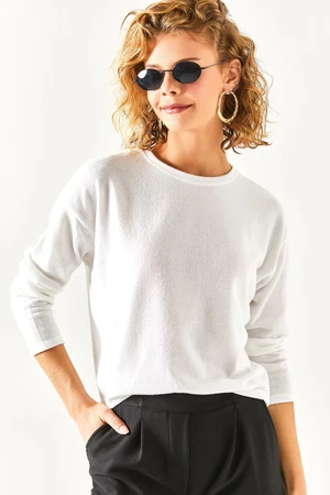 Olalook Women's White Crewneck Bat Soft-textured Blouse