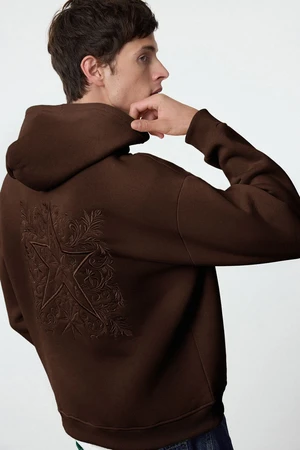 Trendyol Dark Brown Oversize/Wide Cut Back Embroidered Detail Sweatshirt