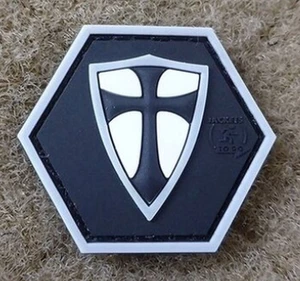 Nášivka Recte Faciendo Hexagon Shield JTG® - černá (Barva: Černá)