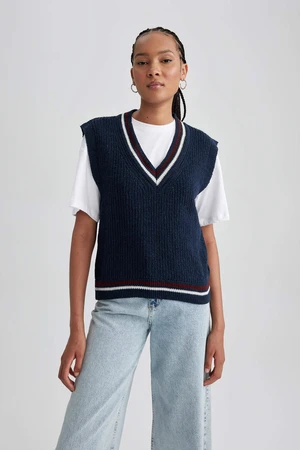 DEFACTO Oversize Fit V-Neck Knitwear Vest