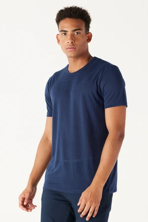 ALTINYILDIZ CLASSICS Men's Navy Blue Slim Fit Slim Fit Crew Neck Short Sleeved Linen-Looking T-Shirt.