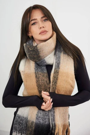 6060 Women's black + camel scarf