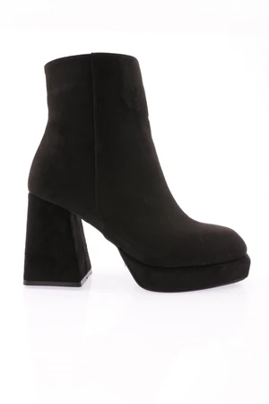 DGN 1908 Women's Boots with a Thick Sole and Frame Heels.