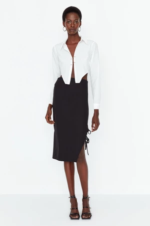 Čierna sukňa s čipkovanými detailmi od značky Trendyol