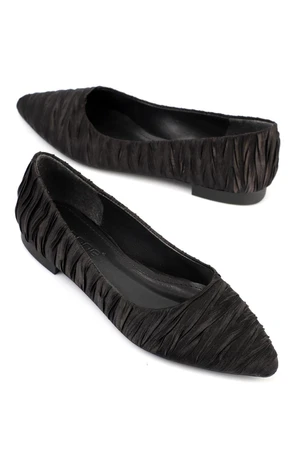 Capone Outfitters Women's Capone Shoes with Pointed Toe Buckles.